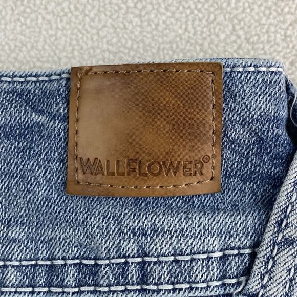 Wallflower Womens 9 Curvy Fit Distressed Denim Shorts Frayed Stretch Bling Boho - Picture 6 of 14